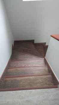 Despues: escalera de madera limpia