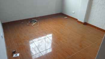 Despues: piso de madera brillante